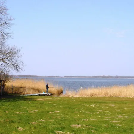 Direkt Am Schmollensee Apartament *